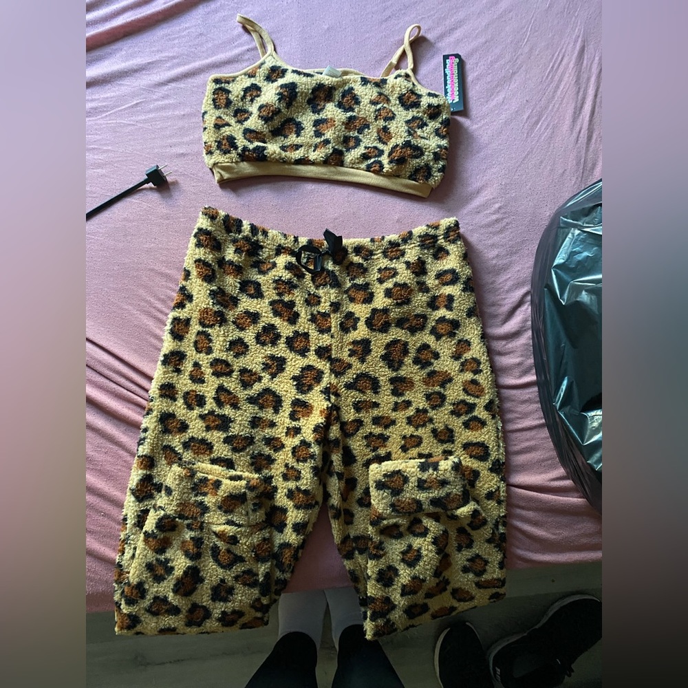 COMFY CHEETAH PRINT 2 PIECE PAJAMA SET